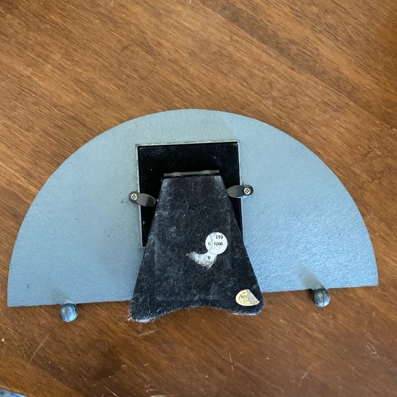 Bella Lux 2 x 2 Round Frame - Picture 4 of 4